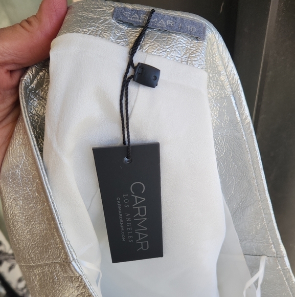 CARMAR MATELIC SILVER SKIRT - Picture 4 of 6